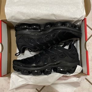 Nike Air Vapormax Plus, size 11.5, Black